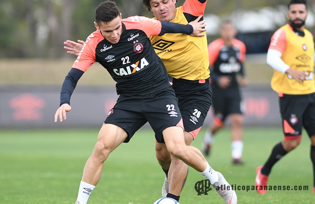 Atlético-PR tenta manter embalo em casa contra o Bahia