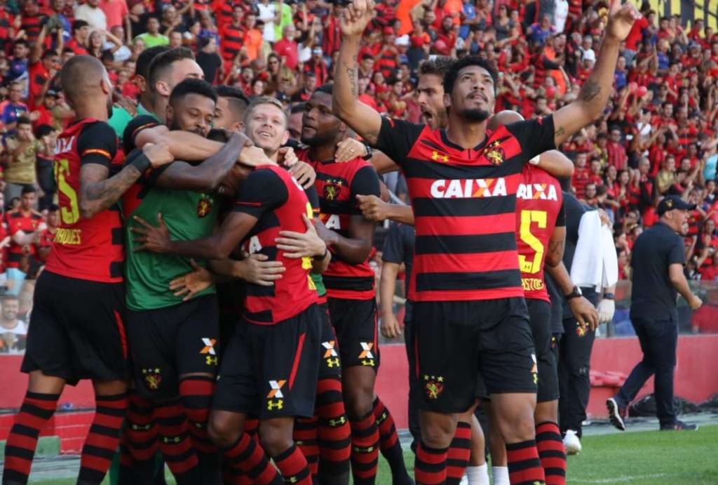 O Sport não ganhava há três meses, mas segue na zona de rebaixamento do Brasileirão (Foto: Willians Aguiar/Sport)