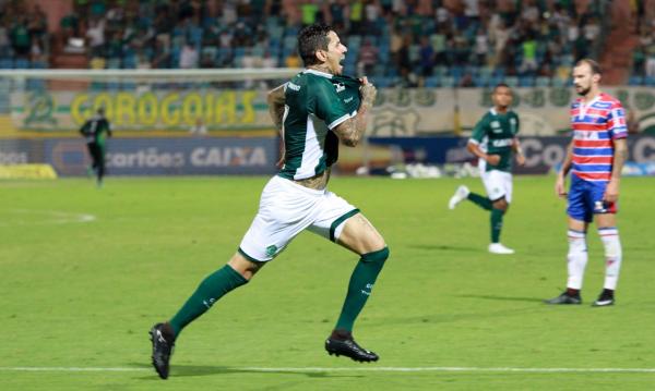 Série B: Presidente do Goiás empolga, cutuca time e diz que prefere subir sem ser campeão