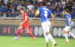Mano critica arbitragem no empate do Cruzeiro com o Inter: 'O gol foi legal'