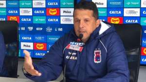 Claudinei Oliveira reclama da arbitragem em derrota do Paraná para o Sport