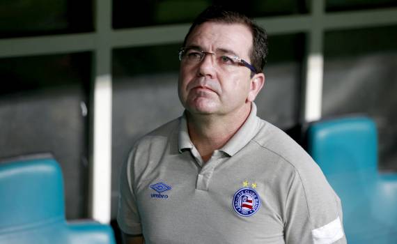 Enderson reclama de sequência do Bahia, mas exalta competência do Atlético-PR
