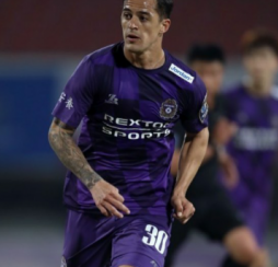 Brasileiro marca e mantem sonho de acesso do Anyang vivo na K League 2