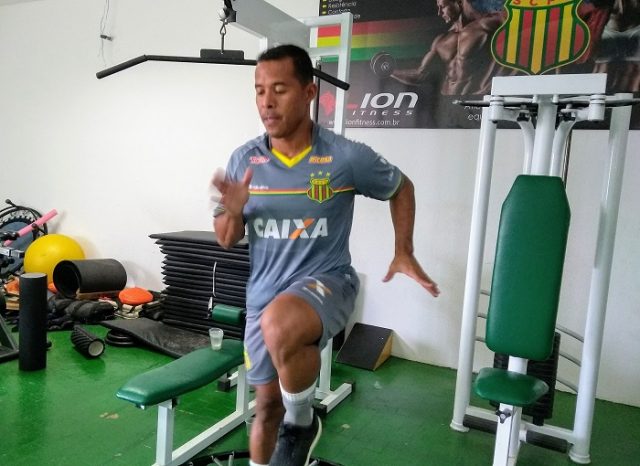 Série B: Goleiro pede para não jogar e Sampaio Corrêa pode ter estreia