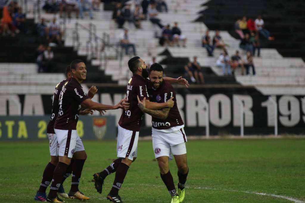 Em seis jogos, a Ferrinha conseguiu cinco vitórias e um empate (Foto: Beto Boschiero/Ferroviária)