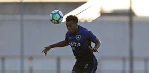 Moisés admite urgência de vitória no Botafogo: 'Sabemos que estamos devendo'