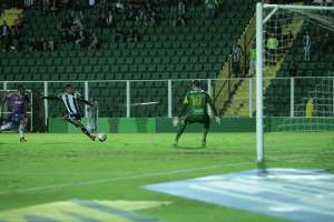 Fortaleza x Figueirense - Tricolor quer voltar a deslanchar na Série B