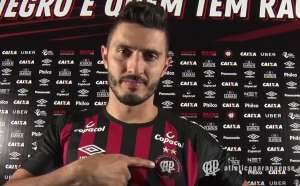 Atlético-PR anuncia a contratação do meio-campo que jogou na Roma