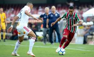 Everaldo vê 'jogo de 6 pontos' contra o Vitória para afastar Flu do rebaixamento