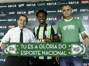 Ex-Grêmio é apresentado no América-MG: 'Vamos brigar por coisas maiores'