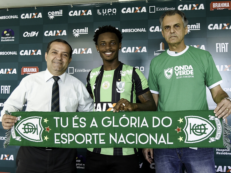 Ex-Grêmio é apresentado no América-MG: ‘Vamos brigar por coisas maiores’