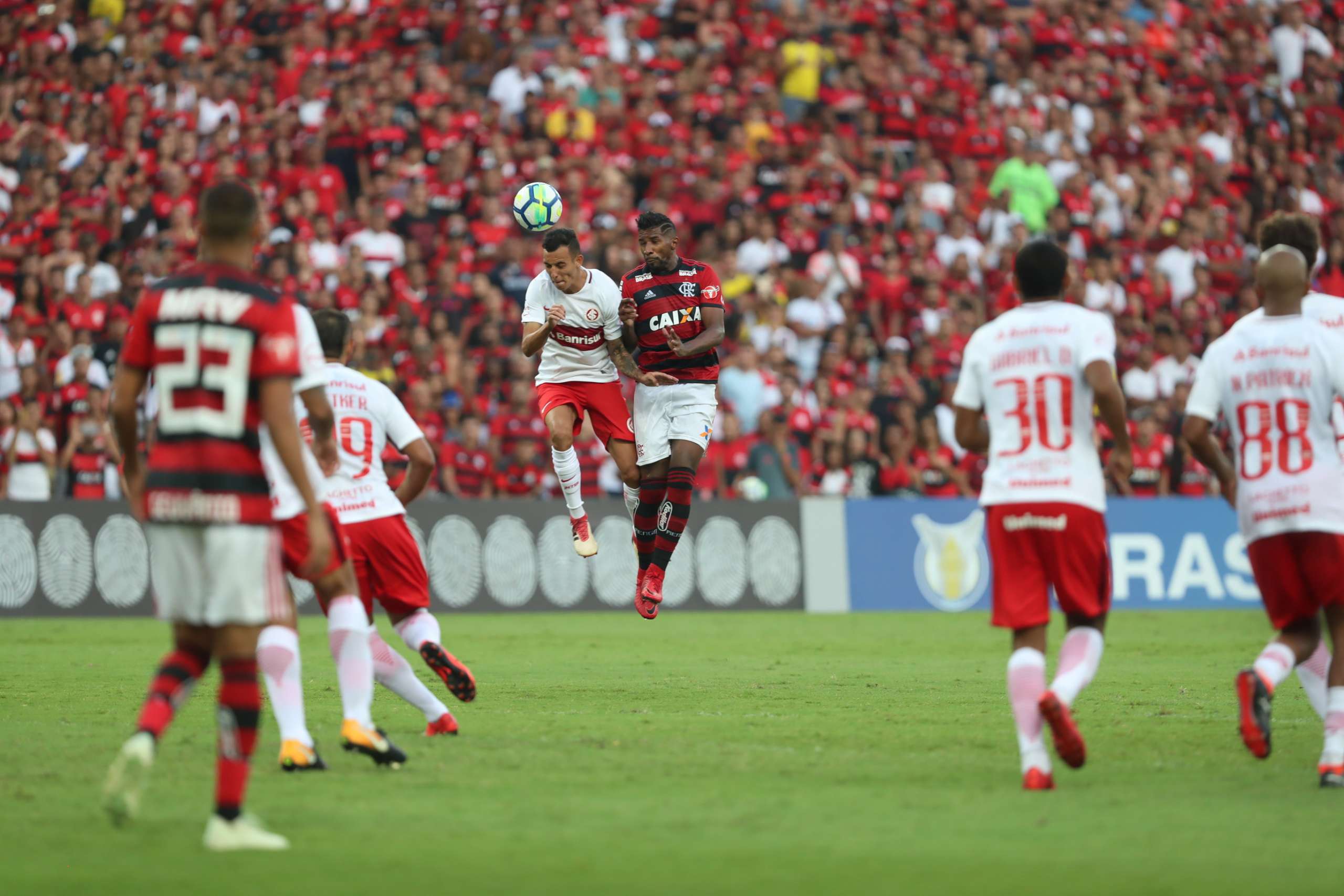 Internacional x Flamengo – Briga de cachorro grande no Brasileirão!