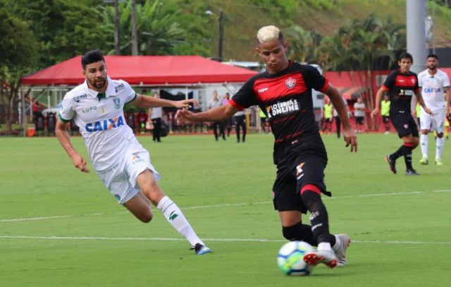 Com dois desfalques, Carpegiani faz mistério entre os titulares do Vitória