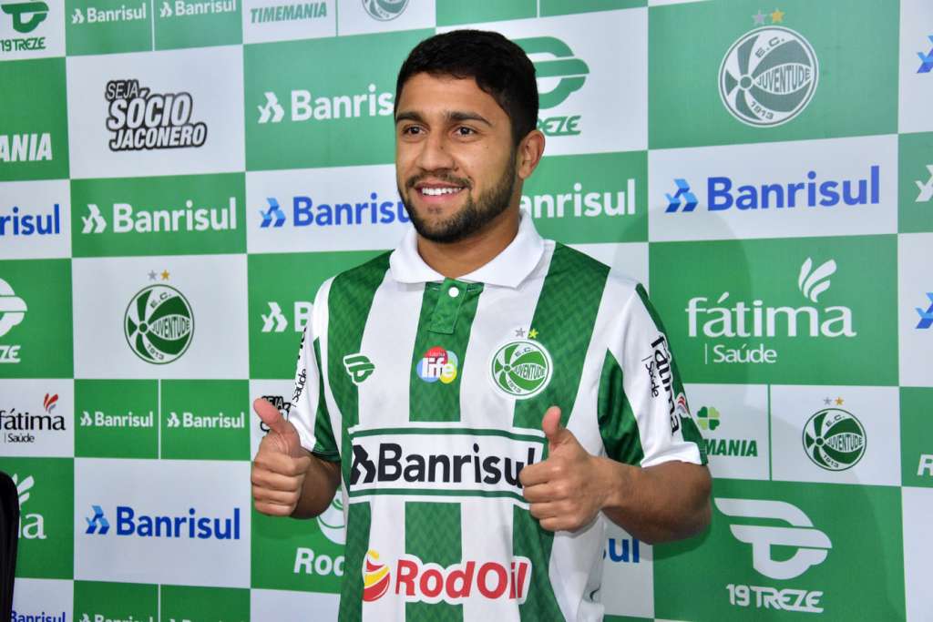 O atacante foi apresentado na tarde desta quarta-feira (Foto: Arthur Dallegrave/E.C.Juventude)