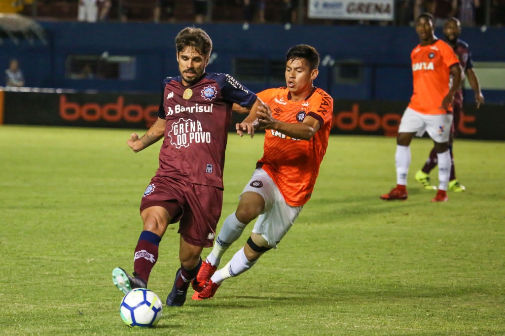 Série B: Brasil de Pelotas acerta com meia Rafael Gava