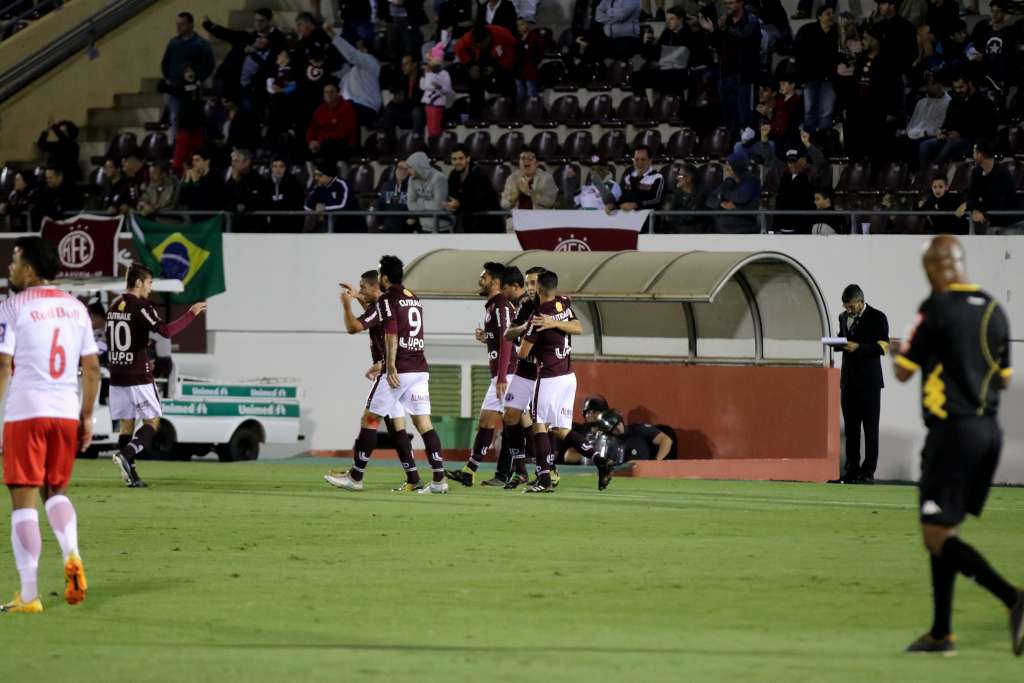  Líderes mantém invencibilidade e dominam Seleção FI da 9ª rodada da Copa Paulista (Foto: Wisley Luiz)