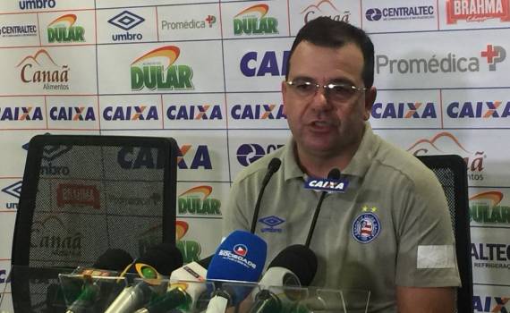 Enderson Moreira enaltece conduta dos jogadores após vitória do Bahia sobre Sport
