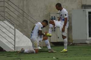Na volta ao Pacaembu, Santos pega Grêmio para confirmar ascensão