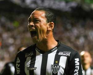 Após vitória sobre o líder, Ricardo Oliveira anuncia renovação por mais uma temporada