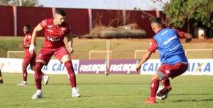 Série B: Wesley Matos chama torcida do Vila para confronto decisivo contra Coritiba