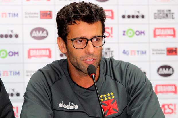 Após terceira derrota, Valentim quer que Vasco evite ‘peso de rebaixamentos passados’