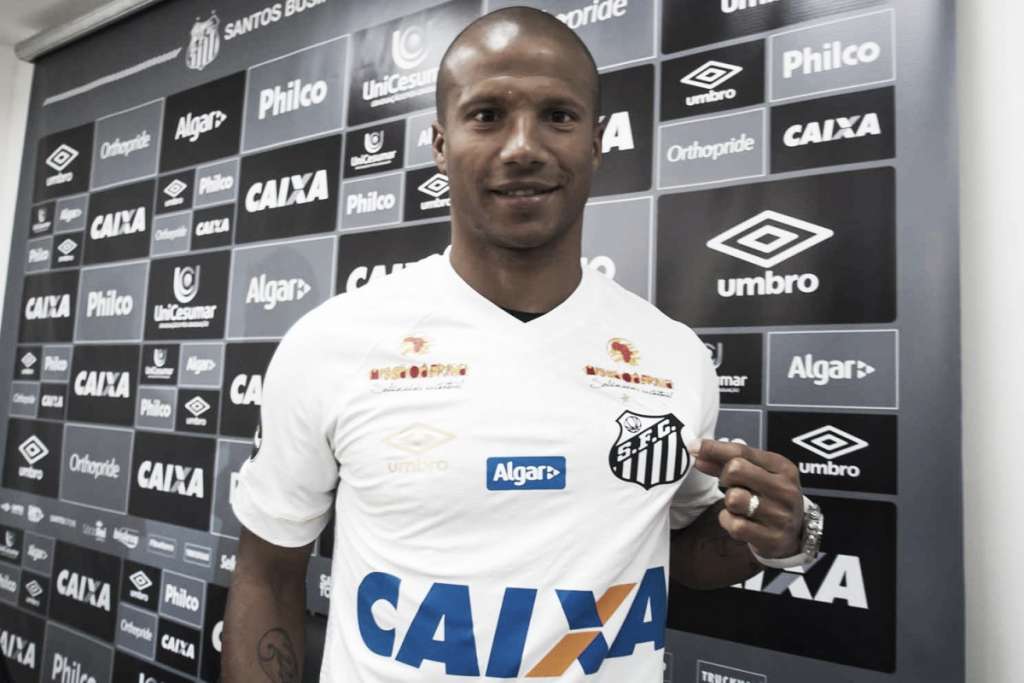 Uruguaio sentiu uma lesão muscular e deve desfalcar o Peixe no Campeonato Brasileiro (foto: Divulgação/ Santos)