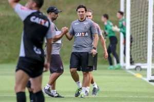 Larghi celebra melhora defensiva do Atlético-MG e projeta equilíbrio