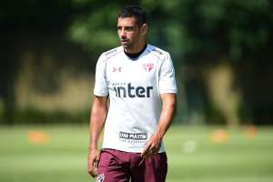 De volta, Diego Souza tenta quebrar jejum pelo Sao Paulo contra o Bahia
