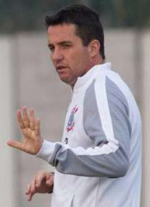 A caça ao novo líder do Brasileirão, com méritos, o Internacional de Porto Alegre