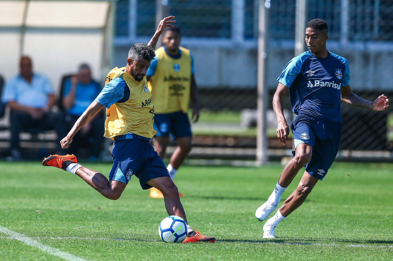 Jael fica fora de treino e desfalcará Grêmio no clássico contra o Inter