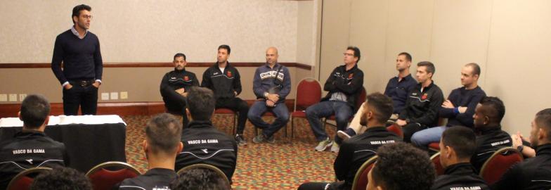 Andrey vê como sadia luta por posição no meio-campo para afastar Vasco da degola