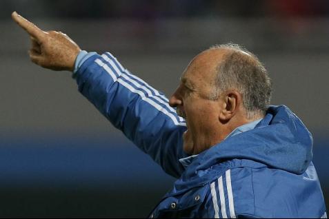 Felipão fecha treino do Palmeiras e mantém mistério na véspera do clássico com Timão