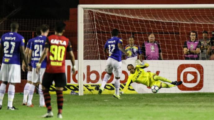 Magrão defendeu pênalti cobrado por Raniel e livrou Sport de derrota. Foto: Willians Aguiar