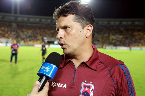 Claudinei Oliveira explica expulsão contra Santos: “Não empurrei Victor Ferraz”