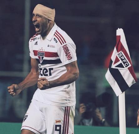 Diego Souza fez o gol da vitória do Tricolor