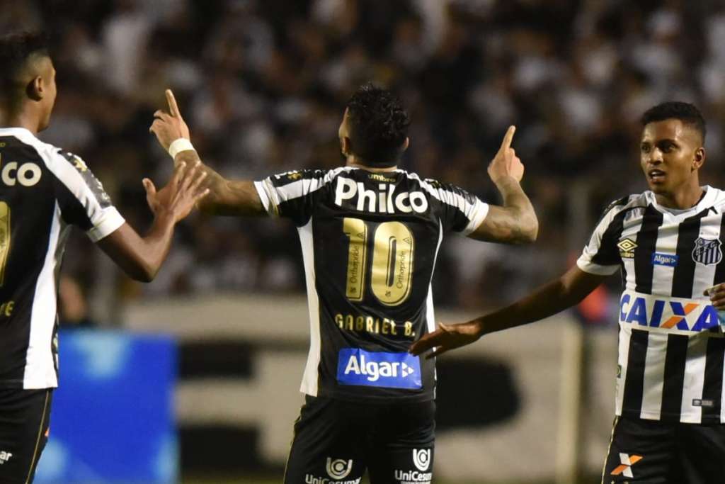 Cuca exalta versatilidade de Rodrygo e justifica escalação modificada do Santos