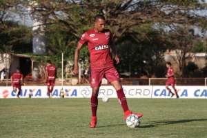 Série B: Lucas Braga comemora estreia sob aplausos e mira sequência no Vila Nova