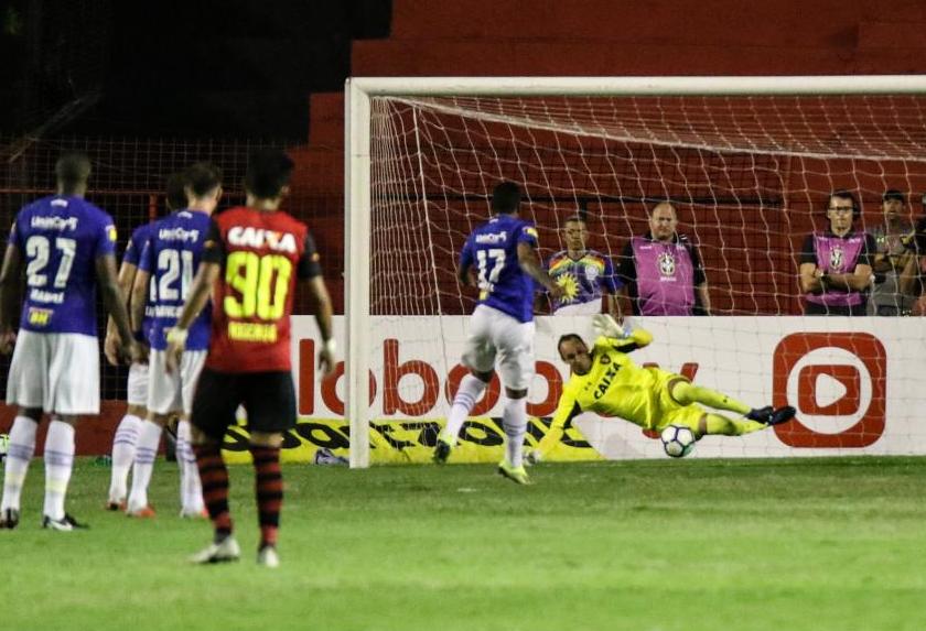 Magrão defende seu 33º pênalti pelo Sport e evita mais uma derrota no Brasileirão