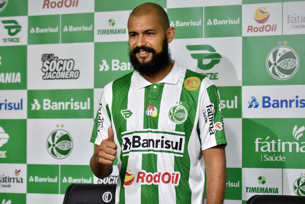 O atacante Ricardo Jesus foi um dos jogadores dispensados pelo Juventude