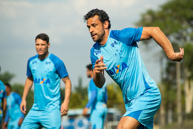 Recuperados de lesões, Fred e Sassá voltam a treinar com bola no Cruzeiro