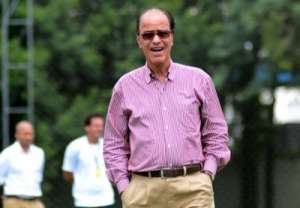 Diretoria do Vasco se reúne com torcedores; Lopes deve chegar para apagar incêndio