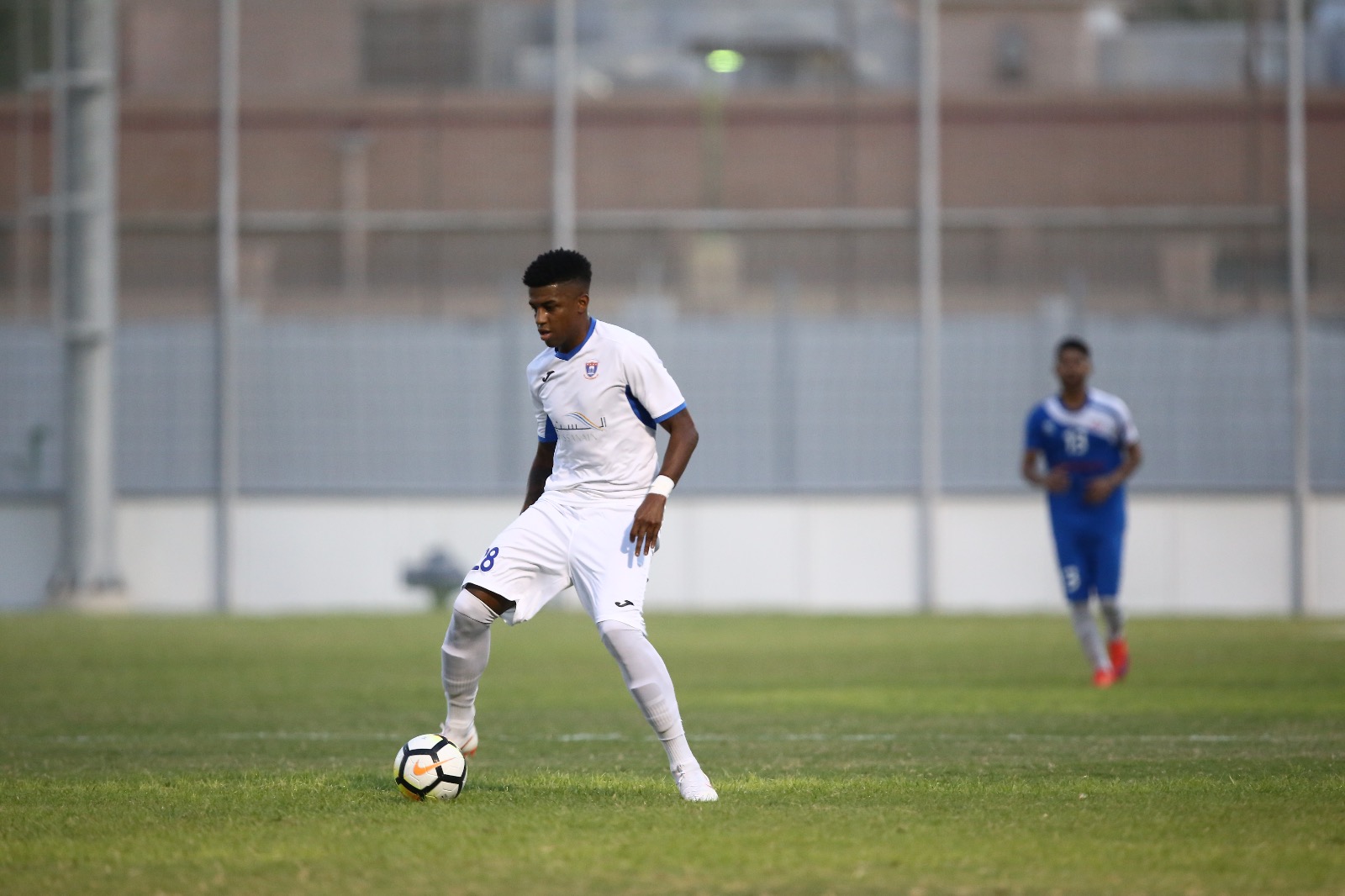 Ex-Bragantino, Vasco e Bahia, Erick Luís foca em grande temporada no Manama Club