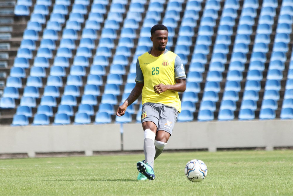 Série B: Sampaio Corrêa corre o risco de não ter zagueiros contra o líder