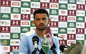 Jadson minimiza salários atrasados no Fluminense: 'Temos que focar no desempenho'