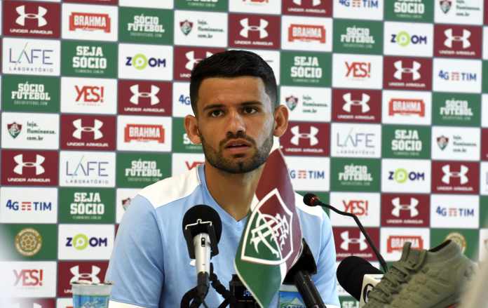 Jadson minimiza salários atrasados no Fluminense: ‘Temos que focar no desempenho’