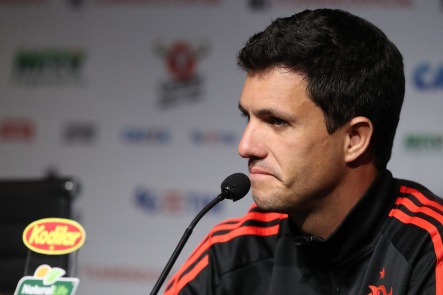 Barbieri ataca escalação de juiz para duelo contra o Corinthians