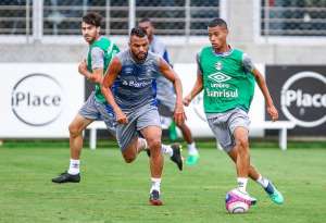 Maicon diz que jogadores do Inter pediram 'trégua' em provocações e ataca Dourado