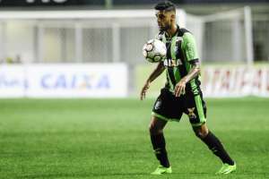Lateral tem lesão confirmada e desfalca América-MG por 20 dias