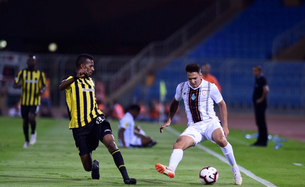 Depois de vencer na 1ª rodada do Árabe, lateral brasileiro pede Al Shabab ligado