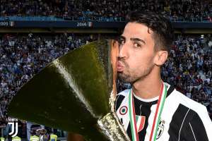 Khedira renova contrato com a Juventus por mais duas temporadas